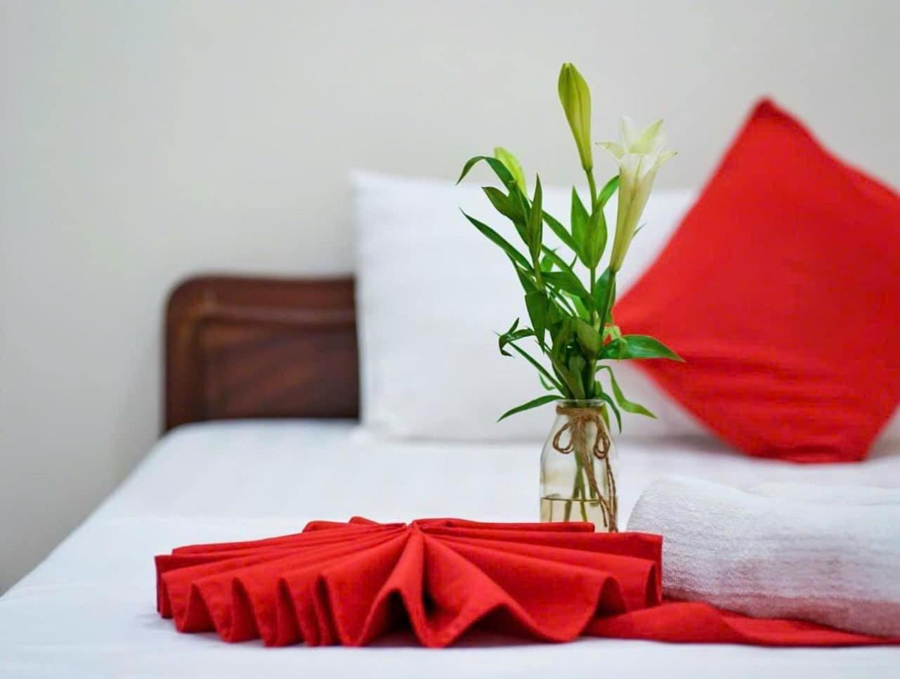Khach San Giao Thong Hotel Hanoi Kültér fotó