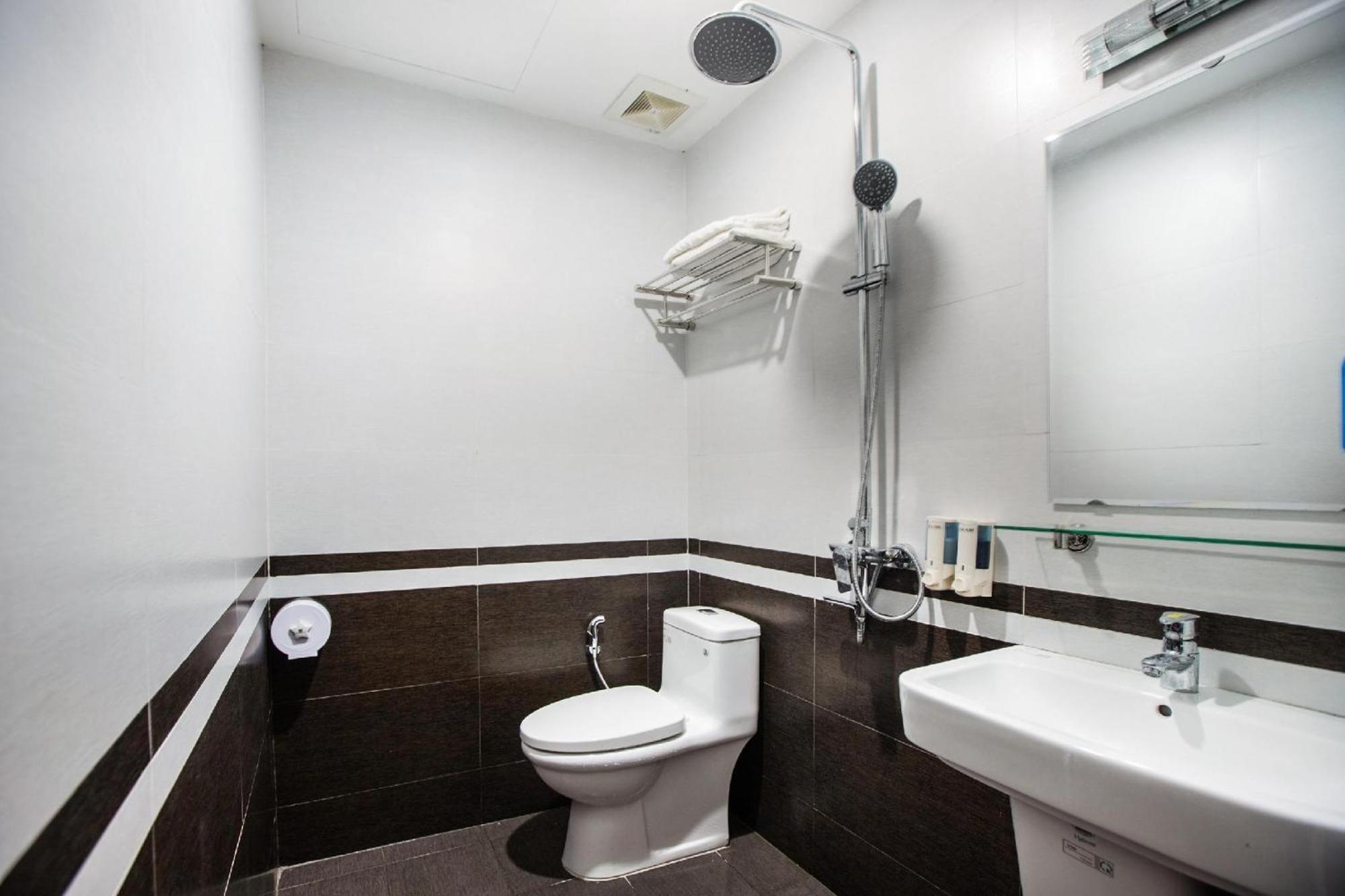 Khach San Giao Thong Hotel Hanoi Kültér fotó